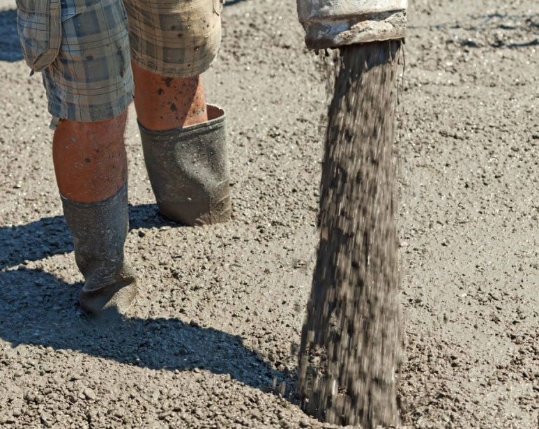 雨天实施防汛混凝土工程应该注意哪些？【植桩机厂家】