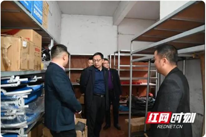 绥宁县人大常委会领导深入联点乡镇督导检查防汛,森林防火等工作